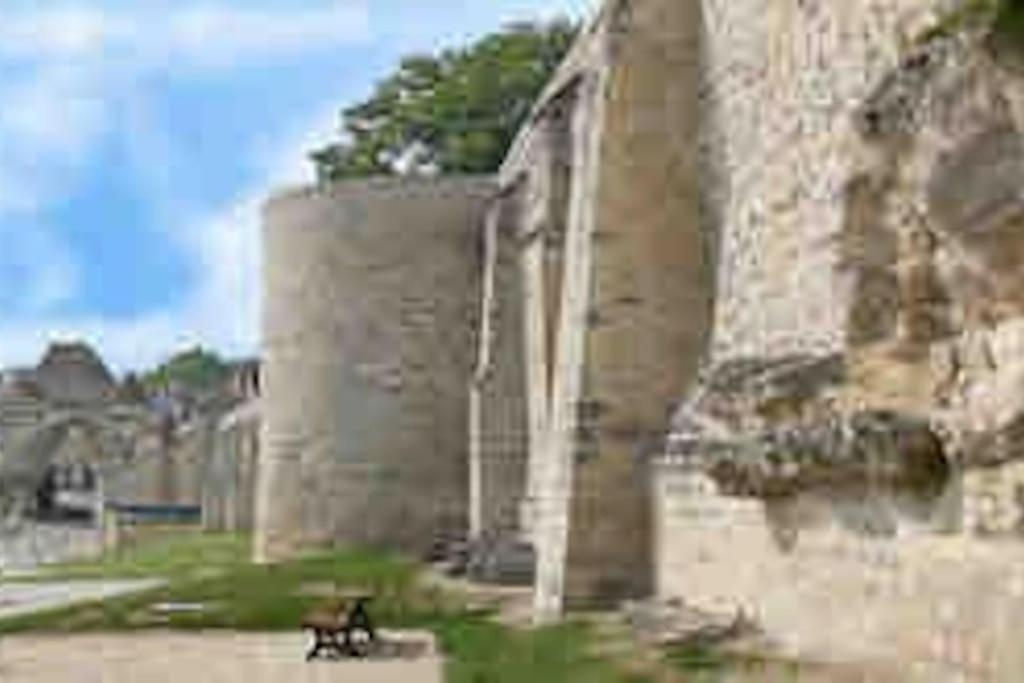 Suite De Charme Au Pied De La Cathedrale ล็อง ภายนอก รูปภาพ